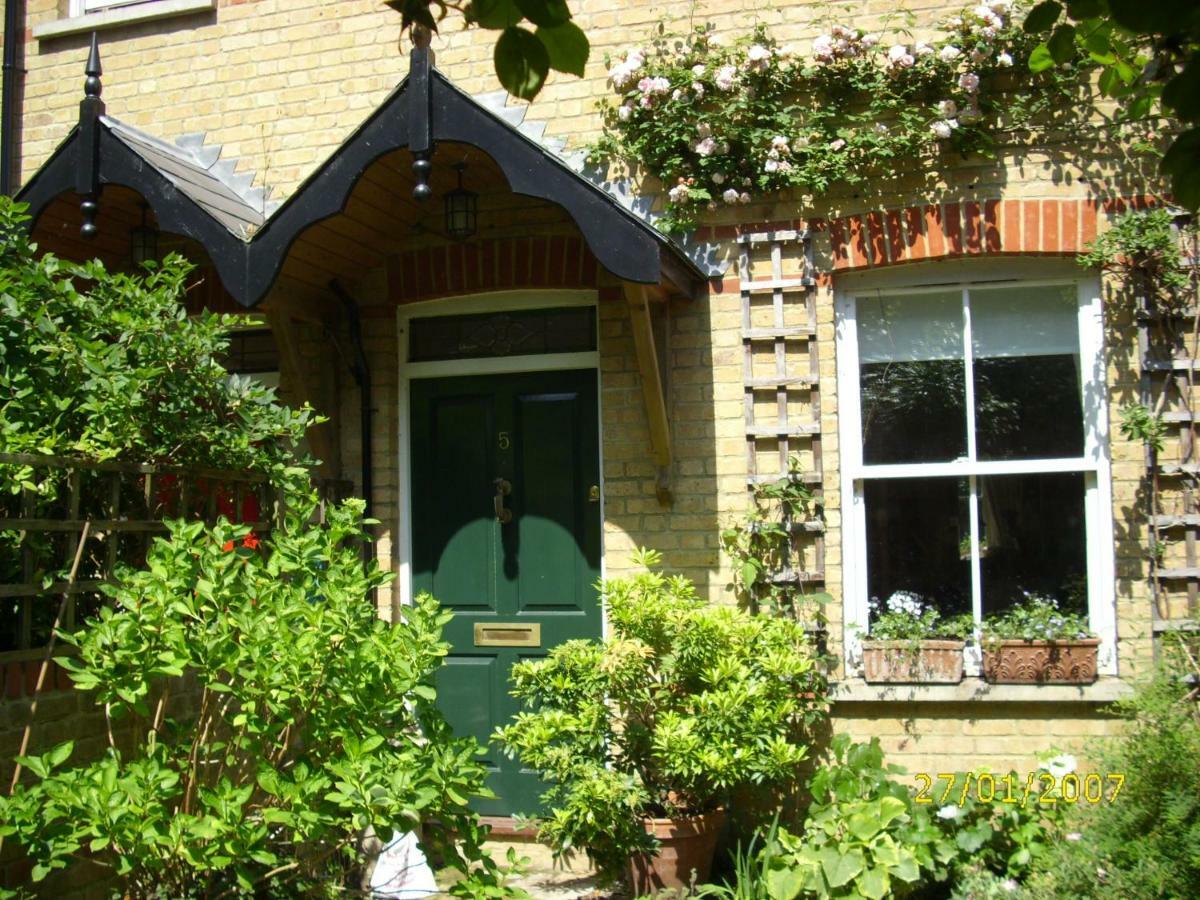 Bed and Breakfast Old Station Gardens, Sw London Теддингтон Экстерьер фото